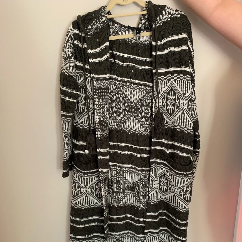 Long knitted cardigan